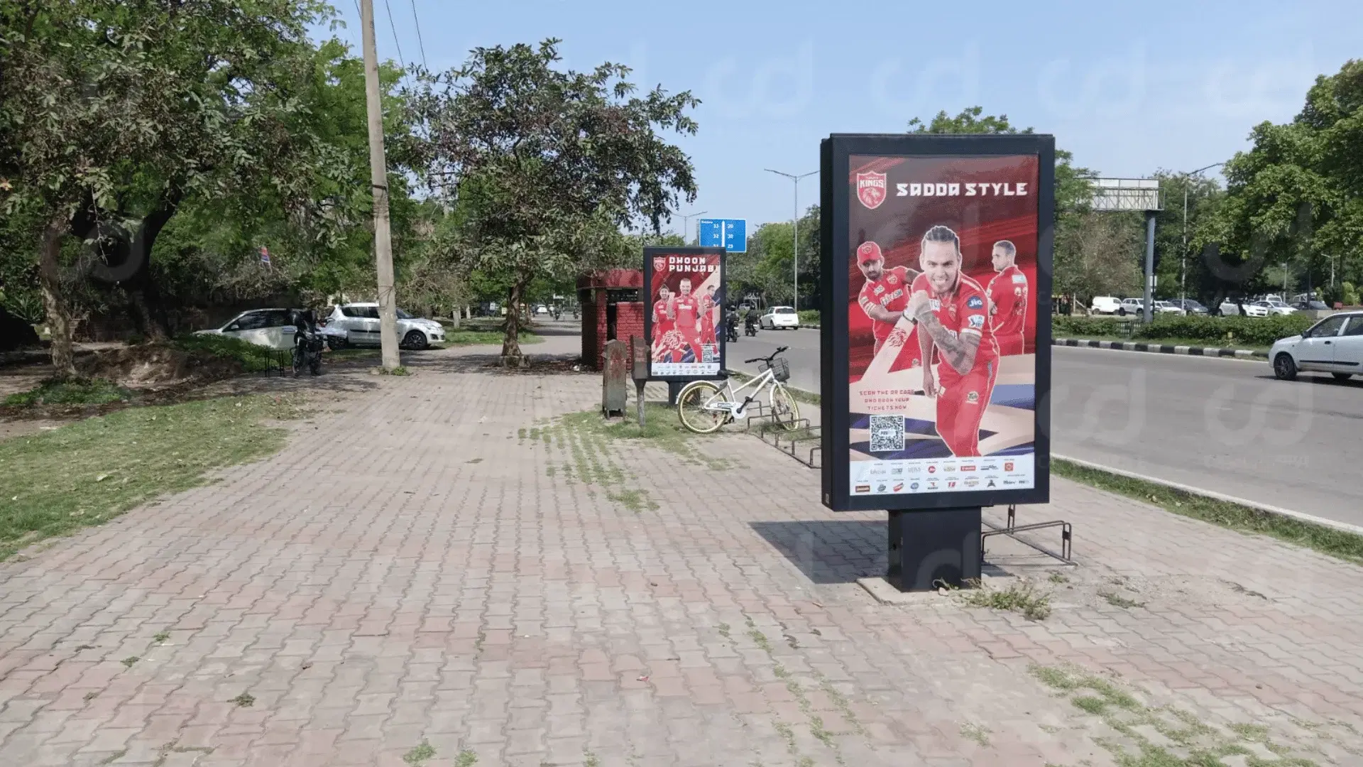Be Where the Commuters Are – Static & Digital Billboard Advertising Magic!