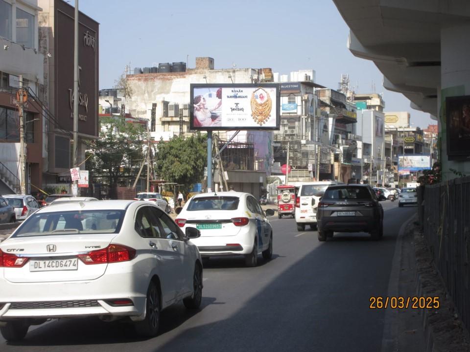 Rajouri Garden – Outside Tanishq Showroom