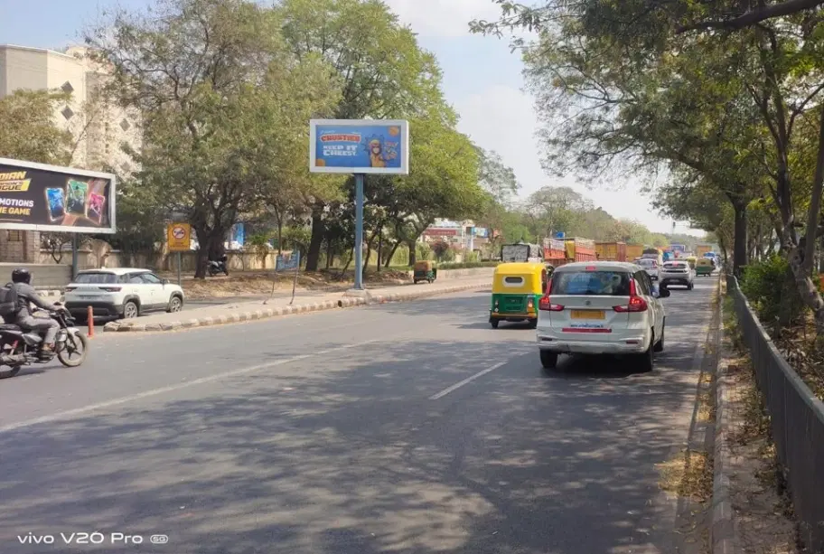 Apollo Hospital Crossing Towards Badarpur