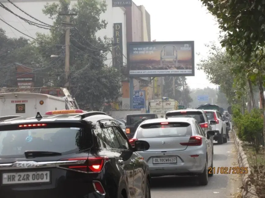 Kirti Nagar Furniture Market – Opp Bharat Petroleum