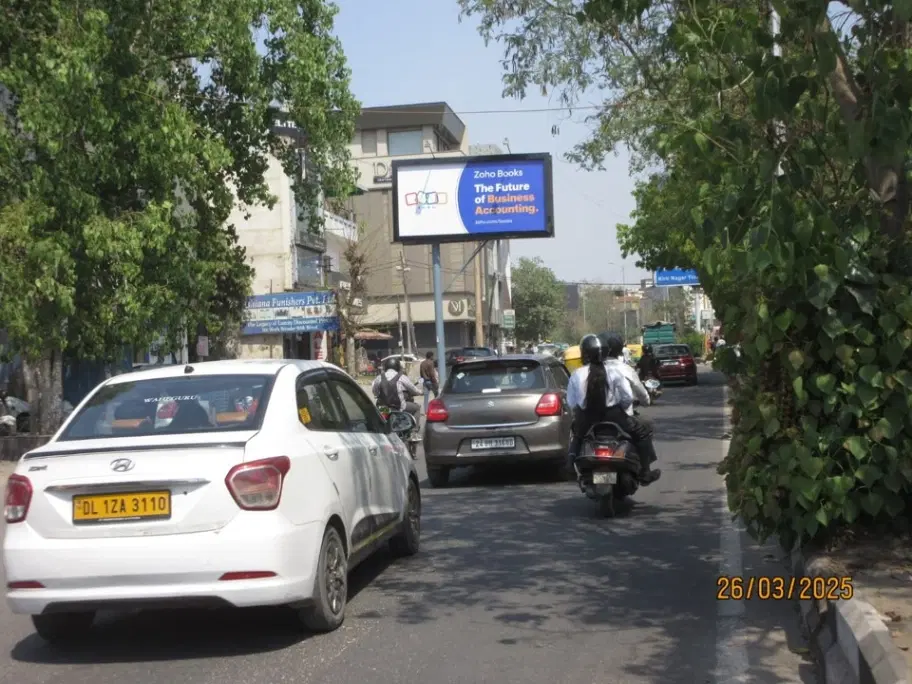 Kirti Nagar Furniture Market – Outside Stanley Boutique