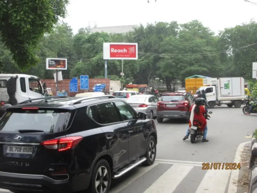 Press Enclave Road – Outside Saket Mall