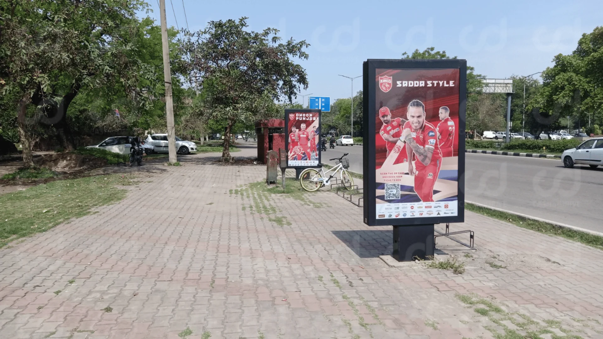 Be Where the Commuters Are – Static & Digital Billboard Advertising Magic!